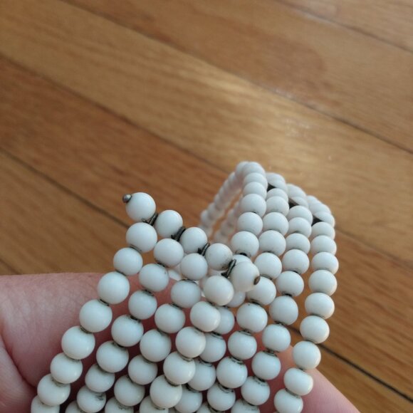 Vintage White Milk Glass Bracelet Beaded Wrap Cuff Expandable MCM Rockabilly Ret - Picture 7 of 7